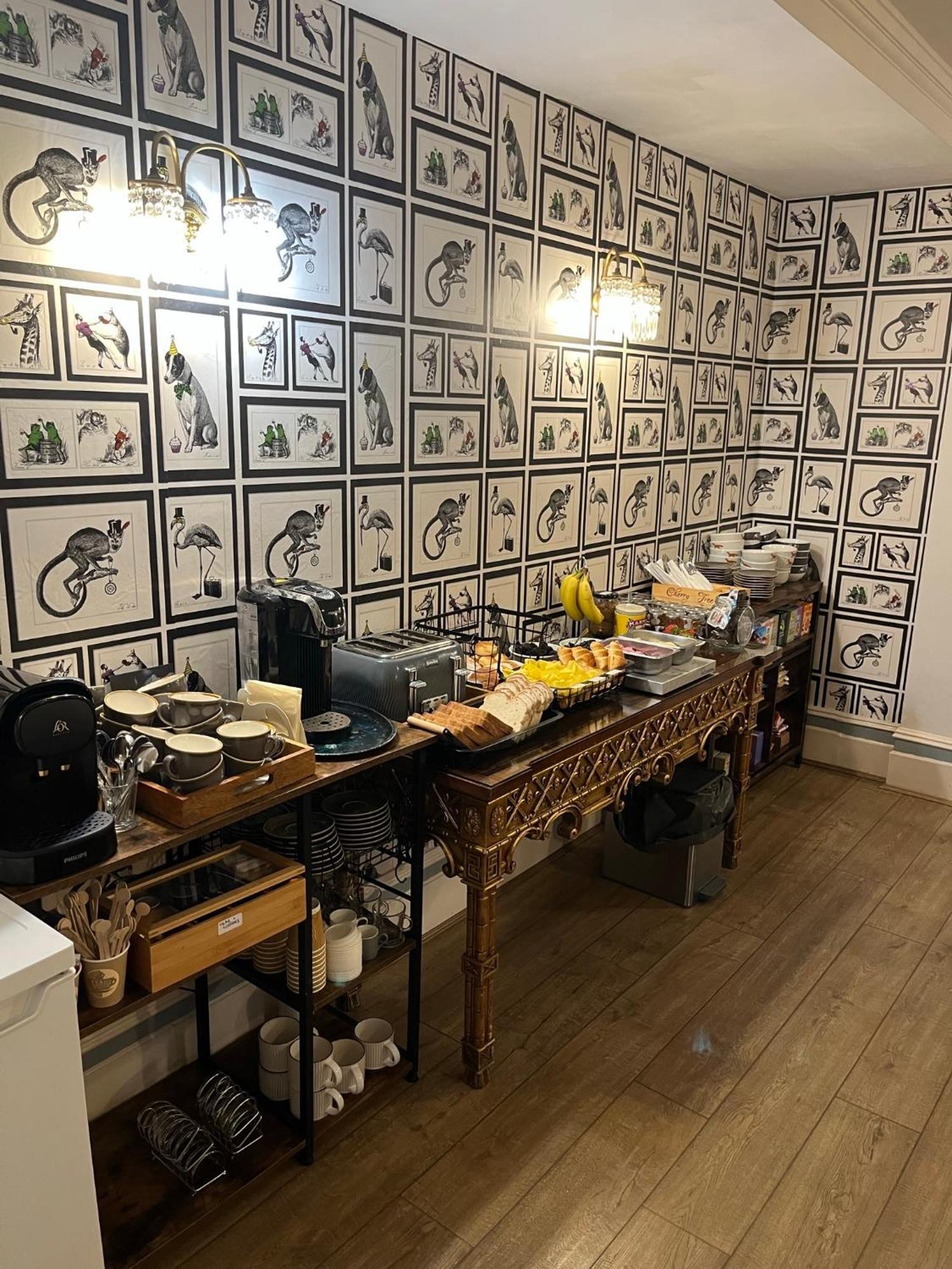 The Cherry Tree Guest House Истборн Екстериор снимка
