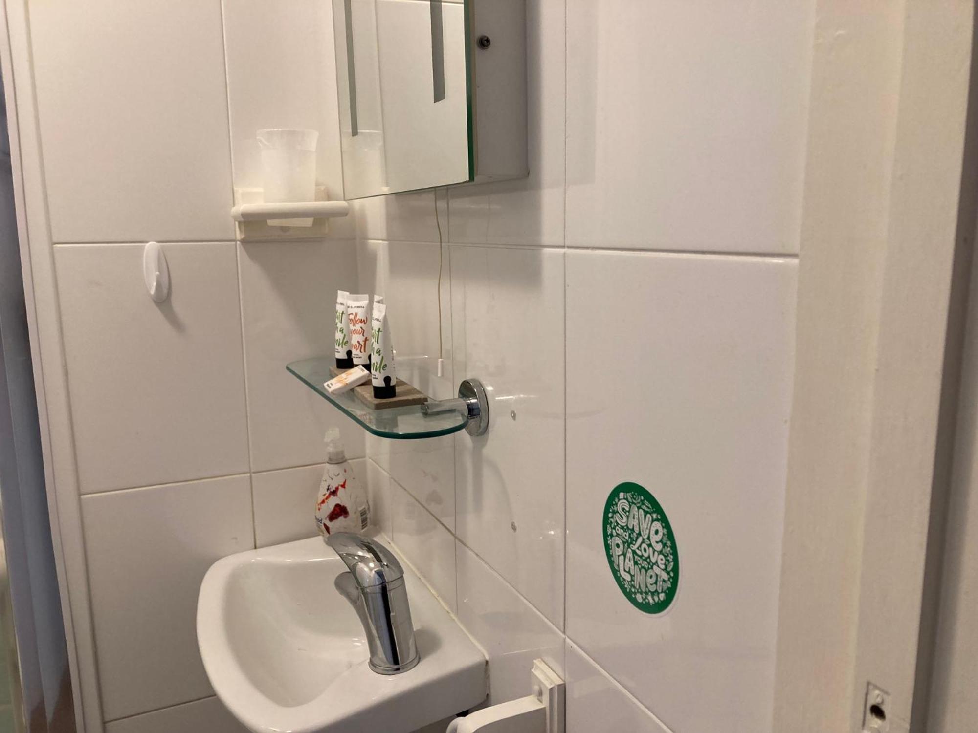 The Cherry Tree Guest House Истборн Екстериор снимка