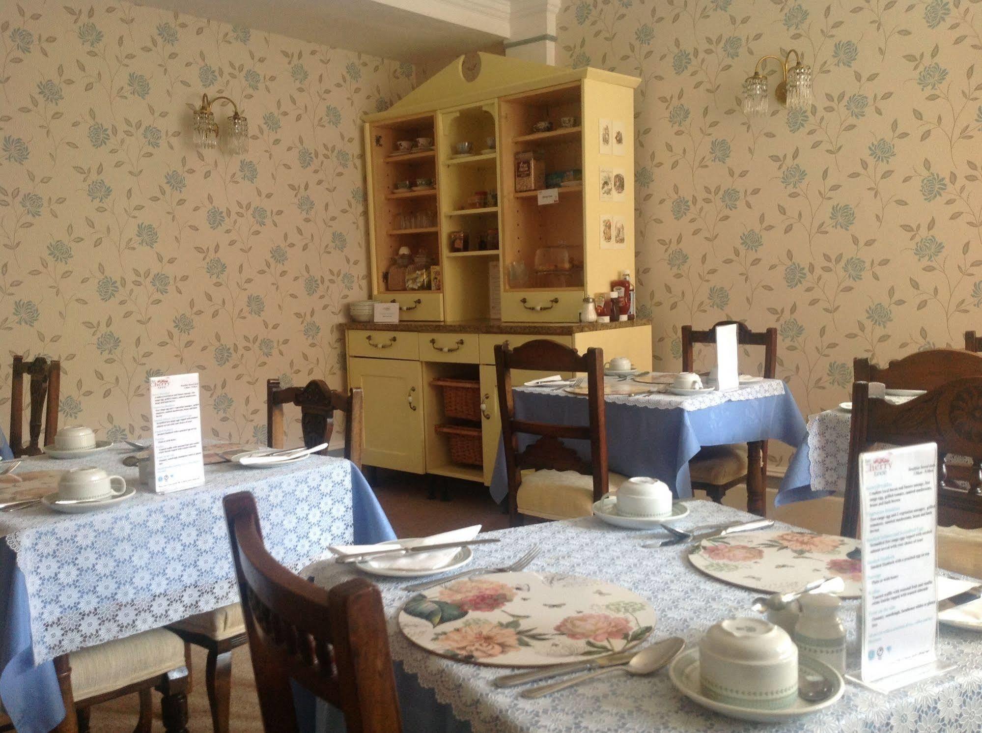 The Cherry Tree Guest House Истборн Екстериор снимка