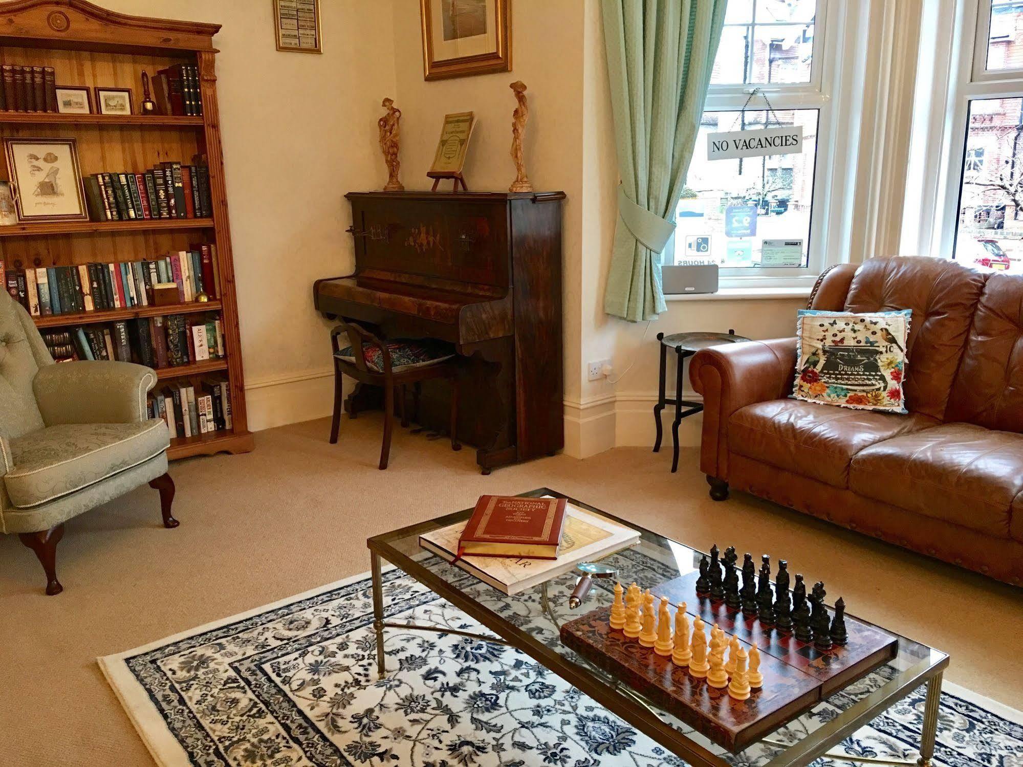 The Cherry Tree Guest House Истборн Екстериор снимка